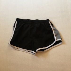 Girls old navy active shorts.